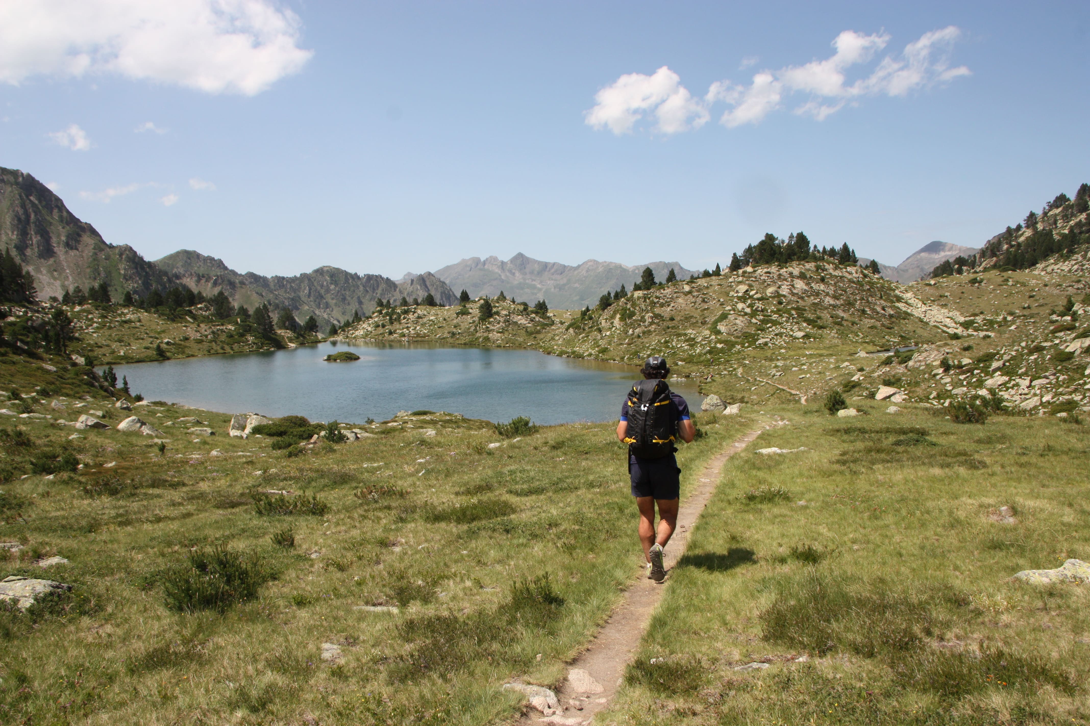 titouan en randonnée en montagne